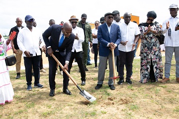 C?te d'Ivoire / Sports-?tudes : le ministre N'Guessan Koffi lance les travaux d'am?nagement au standard international du terrain du lyc?e technique et professionnel d'Ebimp? 
